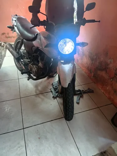 Moto titan top