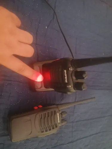 2 Walkie talkie e somente um carregador