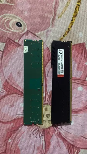 2 memórias RAM 8g / DDR4 