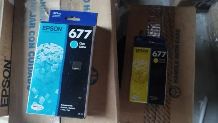 Lote Cartuchos Epson 677 Ciano e Amarelo 30 peças de cada
