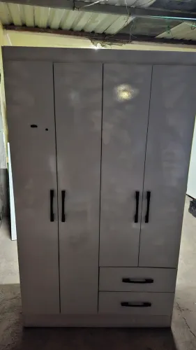 Guarda roupa 4 portas 2 gavetas branco
