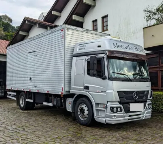 atego 1719 4x2 ano 2012 baú 8,5m