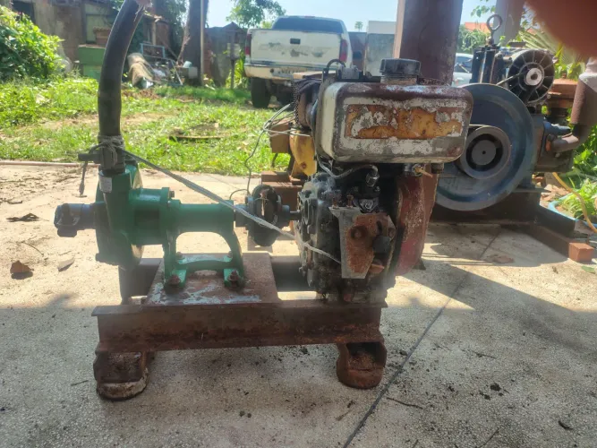 Motor Branco a Diesel acoplado com Bomba