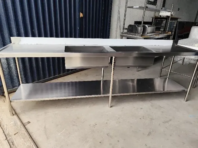Pia dupla em aço inox para uso intenso, formato 2,20×0,60×0,90m 