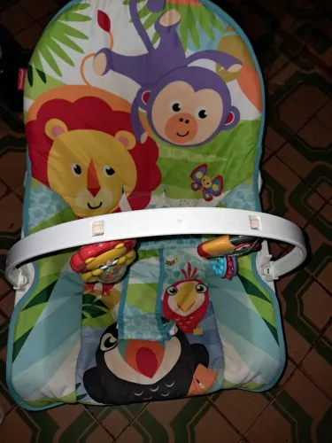 Cadeira de descanso bebê  <br>Marca: Fisher-Price (da Mattel).<br>