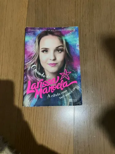 Livro O Mundo de Larissa Manoela