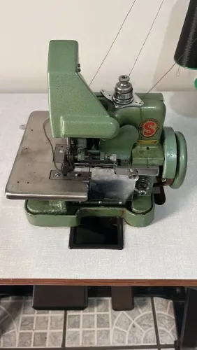 Máquina overlock singer