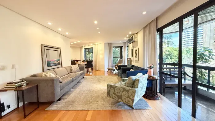 Vila Nova Conceição 210m2 3 Suites 3 Vagas