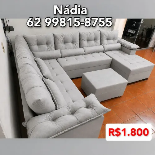 SOFÁ DE CANTO COM CHAISE E ACESSÓRIOS