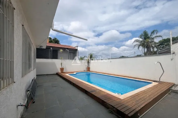 Casa com Piscina, 3 Quartos sendo 1 Suíte com Closet no Werner Plaas Americana/SP