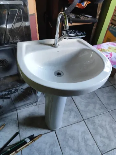 Kit Pia Lavatório Cerâmico Completo Banheiro sem uso!