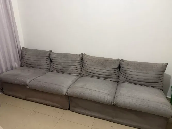 Sofá Cinza de 4 Lugares