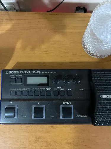 Pedaleira Boss GT-1