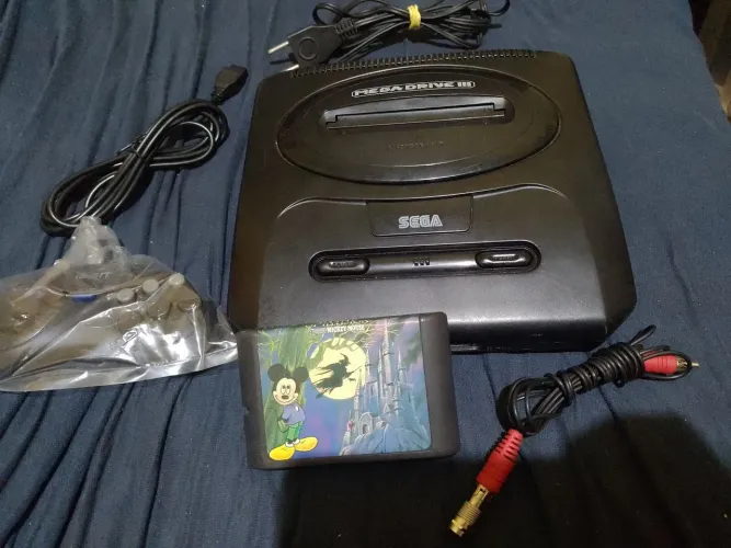 Vendo mega drive 3 sem a entrada do mega CD certo modelo mais novo valor final !!!!!