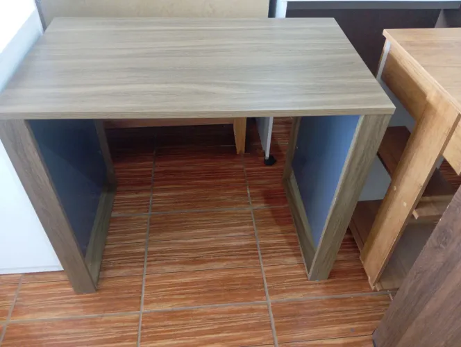 Escrivaninha nova em oferta