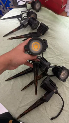 8 (oito) Luminárias de LED para JARDIM (no estado)