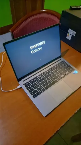 Nootbook com pouco tempo de uso 