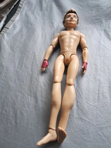 BONECO KING BEN DECESDENTE DISNEY ASBRO 2014