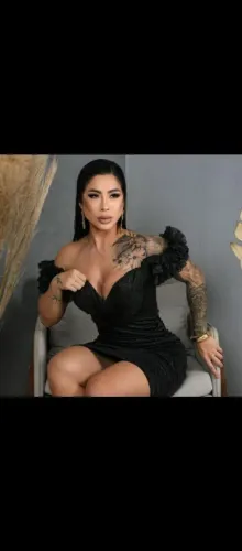 Vestido preto com brilho de festa