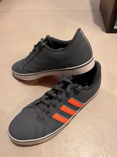 Tênis Adidas Casual tamanho 43