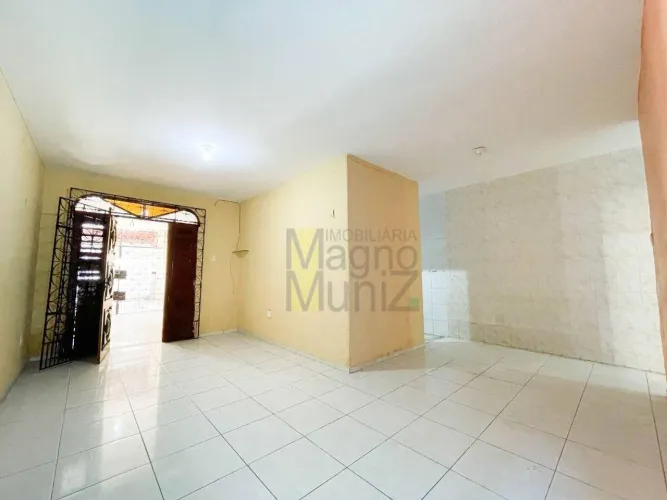 Casa com 3 quartos à venda por R$ 480.000 - Montese - Fortaleza/CE