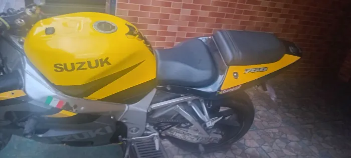 Suzuki gsxr 750 sred