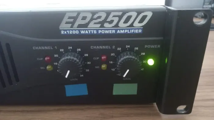Amplificador de Potência Behringer Europower EP2500 ? 2x1200W