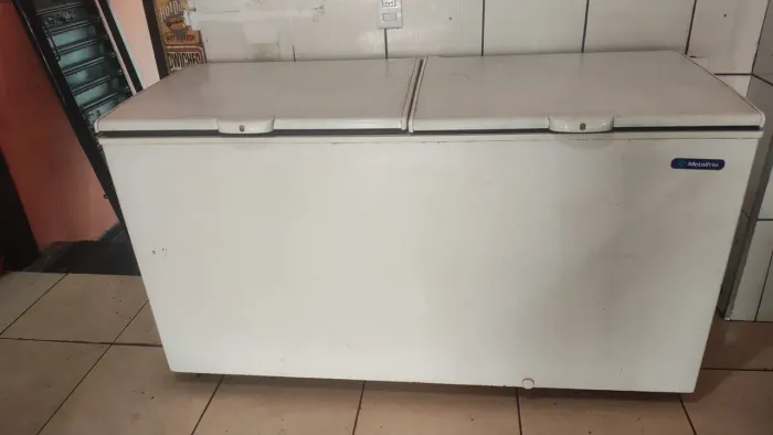 Freezer 220v muito novo