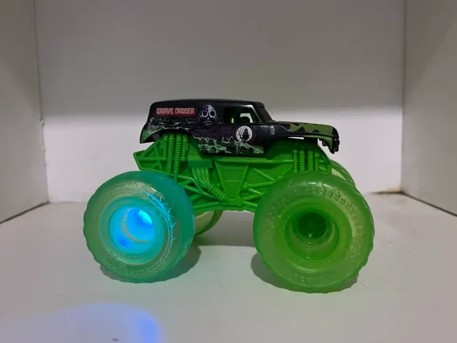 Carrinho Monster truck 