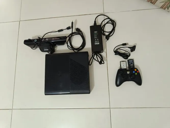 Xbox 360 super slim com defeito