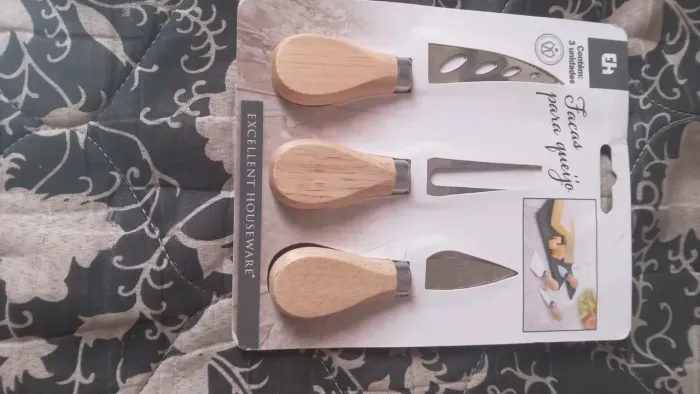 Kit 3 unidades  facas para  queijos  novo