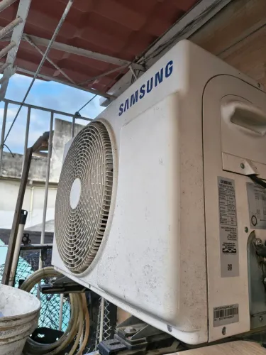 AR condicionado Samsung 12BTU com compressor quebrado 