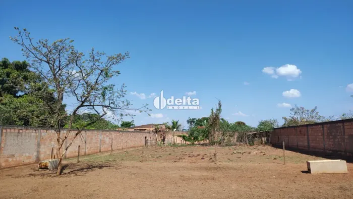 Terreno disponível para venda no bairro Morada Nova em Uberlândia-MG