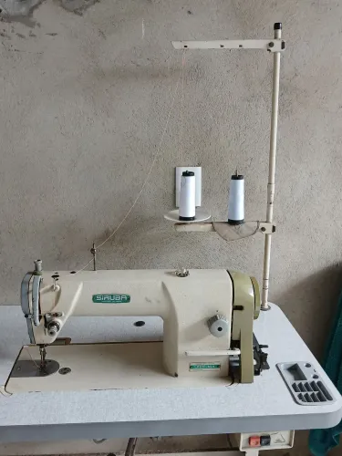 Máquina de costura reta industrial