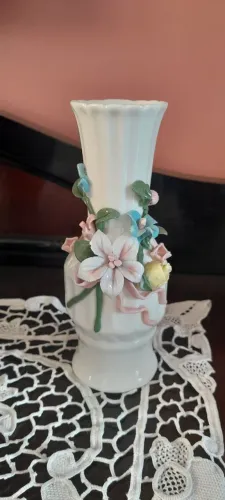 LINDO VASO EM PORCELANA