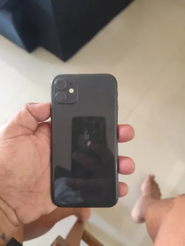 Moto g75 e iPhone 11