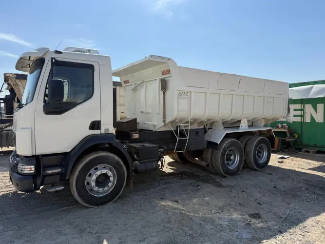 VENDO CAMINHÃO CAÇAMBA VOLVO VM 270 6X4 IMPECÁVEL