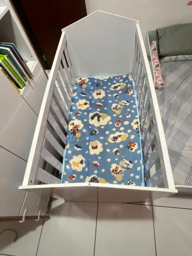 Berço padrão, com colchão