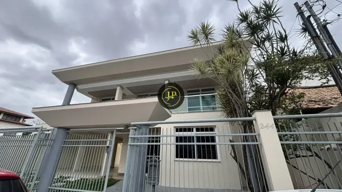 CASA RESIDENCIAL DUPLEX DE 04 QUARTOS/02 SUÍTES COM QUINTAL AMPLO NA MATA DA PRAIA