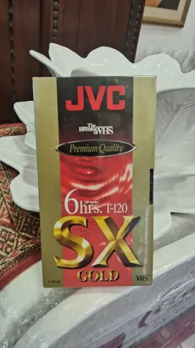 Fita VHS virgem da marca JVC, modelo SX Gold T-120, com
