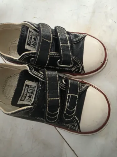 Sapatos infantis de até 3 anos.