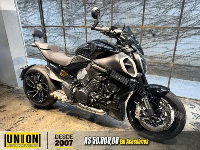 DUCATI DIAVEL V4