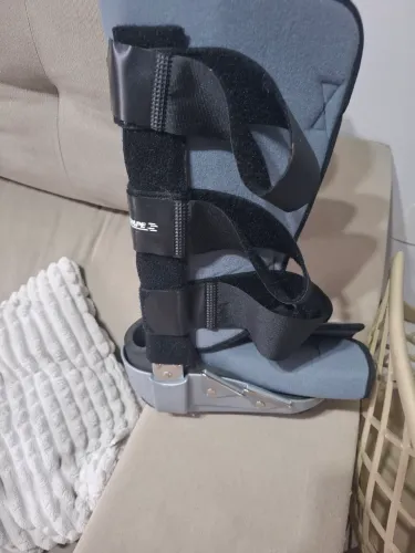 Bota robofoot tamanho P serve até número 37
