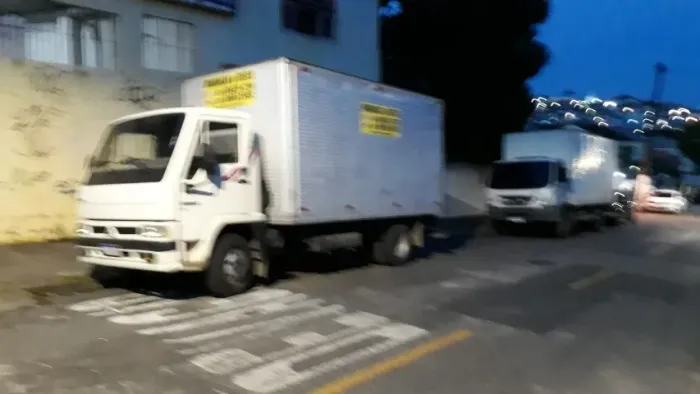 CAMINHÃO PARA MUDANÇAS E FRETES