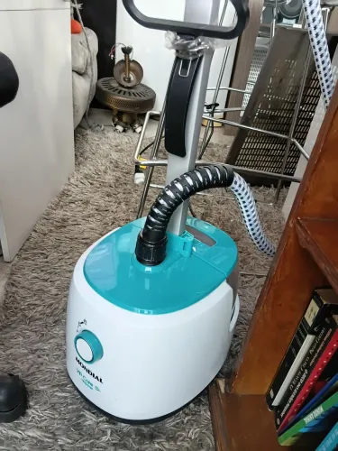 Passadeira de roupa portátil.