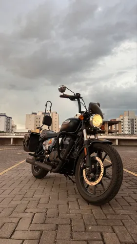 Royal Enfield Meteor 350cc preta Custom
