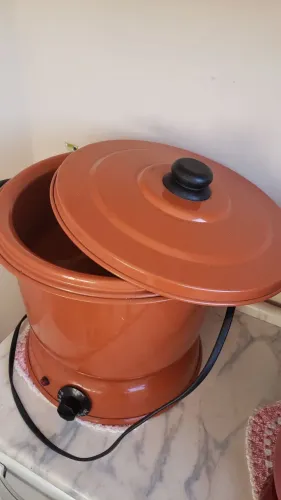 Panela elétrica com capacidade de 7 quilos