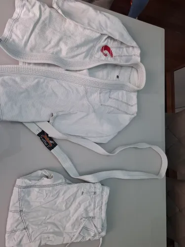 Kimono infantil branco com faixa