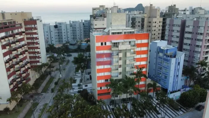 Cobertura duplex com piscina para locação diária em Caiobá!