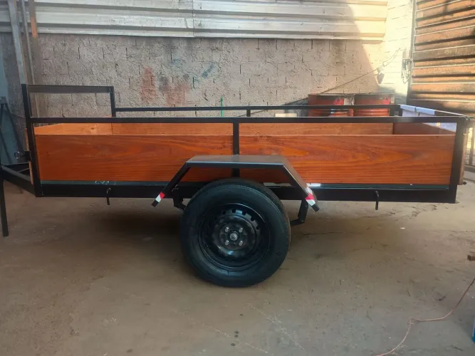 Carretinha engate reboque carrocinha fazendinha